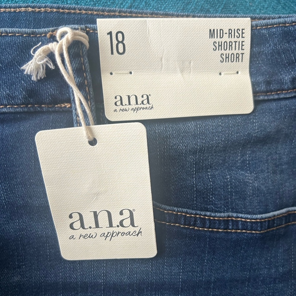 A.N.A mid rise shorts - Picture 2 of 3